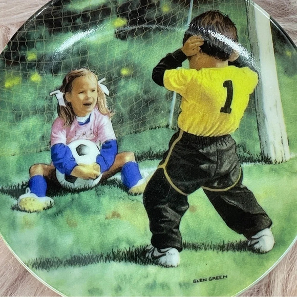 2  small sports collector plates - Picture 12 of 12